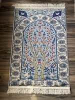 سجادة مزخرفة ازرق فاتح