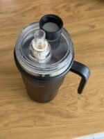 Insulated Travel Mug with Handle & Straw – 600 ml - Image 4