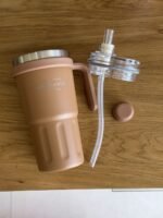 Insulated Travel Mug with Handle & Straw – 600 ml - Image 3
