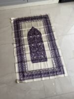 ⁦سجادة صلاة مزخرفة مع حقيبة (جزدان اخضر)⁩ - الصورة ⁦2⁩