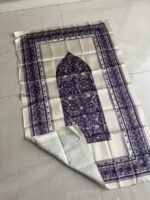 ⁦سجادة صلاة مزخرفة مع حقيبة (جزدان اخضر)⁩ - الصورة ⁦3⁩