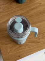 Insulated Travel Mug with Handle & Straw – 600 ml - Image 4