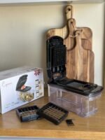 ⁦قطّاعة/مفرمة خضار ستانلس ستيل مع علبة تجميع (1.5 لتر)⁩ - الصورة ⁦2⁩