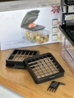 ⁦قطّاعة/مفرمة خضار ستانلس ستيل مع علبة تجميع (1.5 لتر)⁩ - الصورة ⁦4⁩