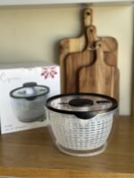 نشّافة/مصفاة سلطة مع وعاء