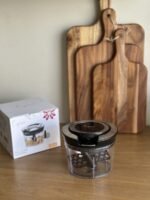 مفرمة/قطّاعة خضار يدوية بخيط سحب – 900 مل