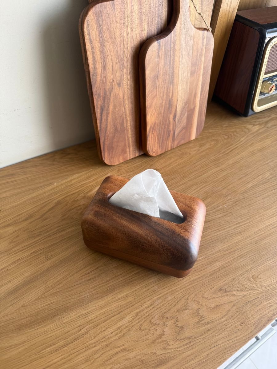 98 علبة محارم خشبية صغيرة - الصورة 1